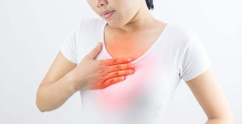 Dolor en el pecho debido a la osteocondrosis.